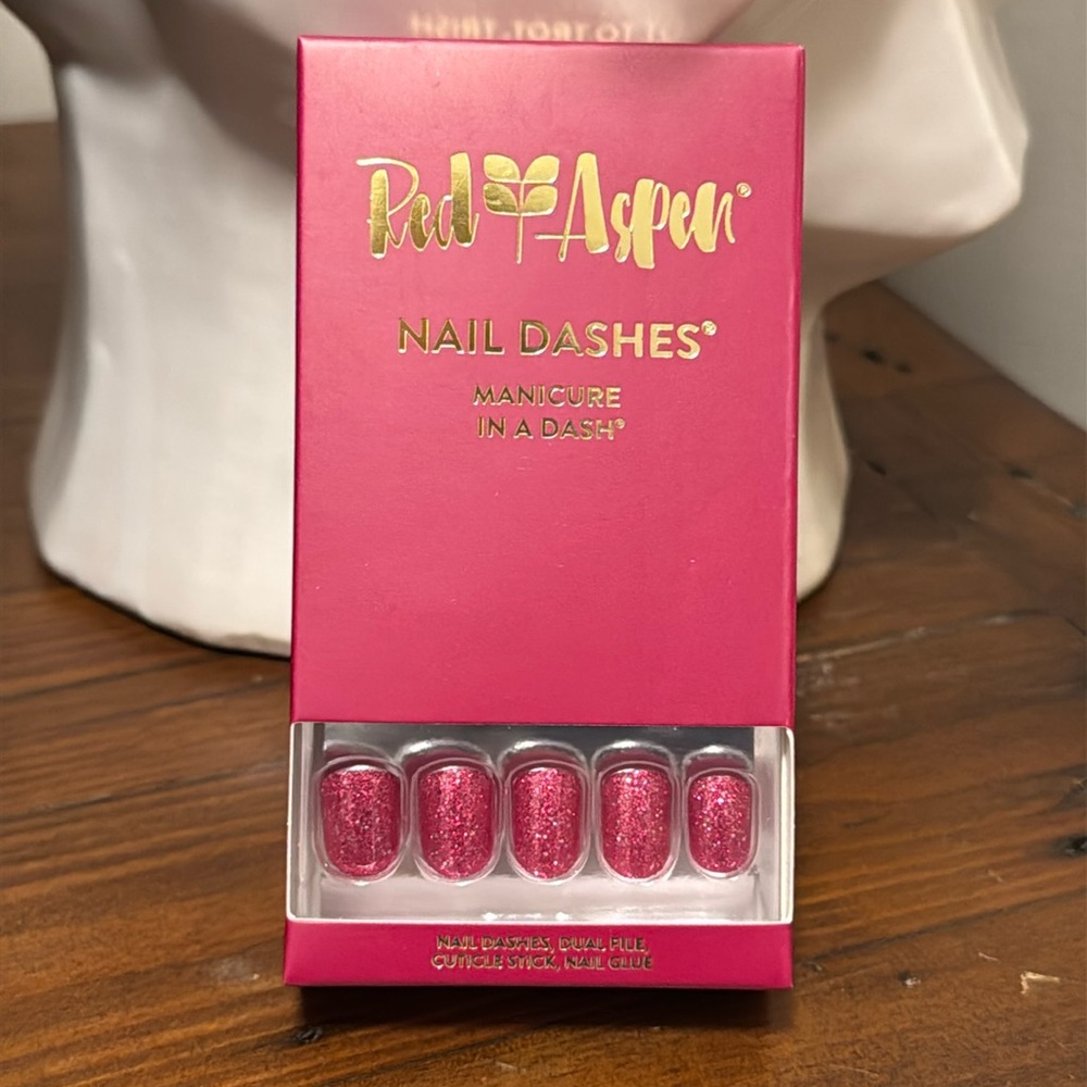 RED ASPEN hot to trot Trish  Nail Dashes Pop On Short Square